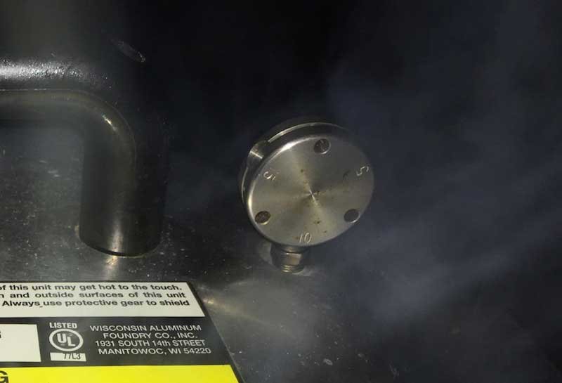 Figure 6: Correctly set the pressure using a rocker weight.