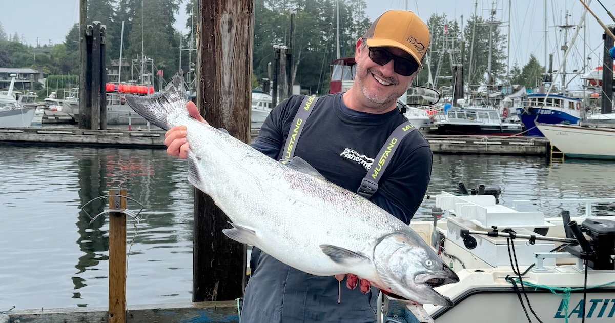 Joel with a heavy-bellied Chinook Salmon